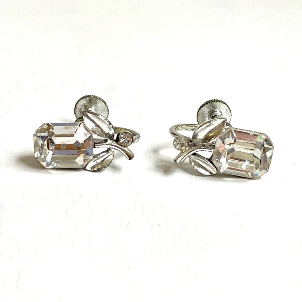 VINTAGE SIGNED LISNER SCREW BACK CLEAR RHINESTONE CRYSTAL SILVER FLOWERS